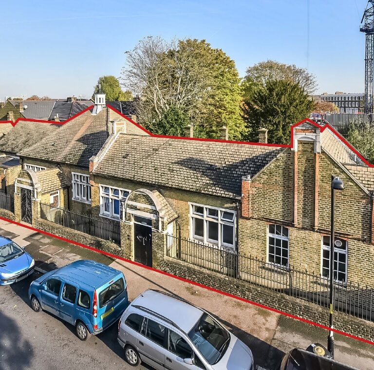 221 consort rd se15 3sb