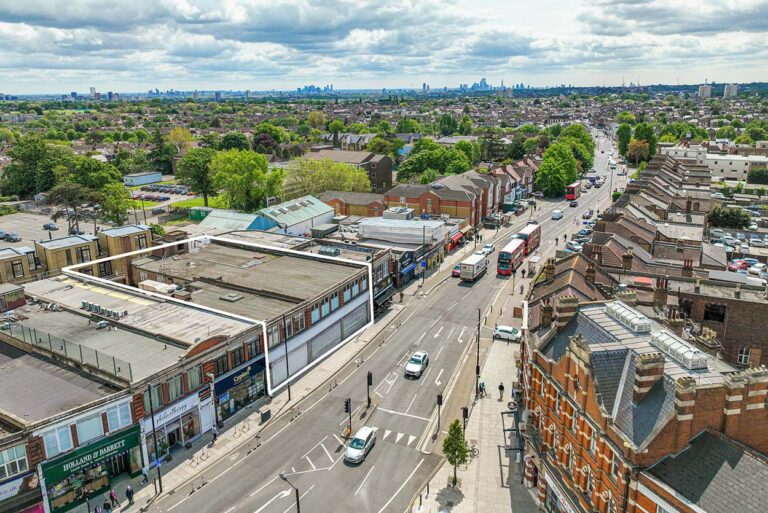 Green Lanes Palmers Green N13 5TU