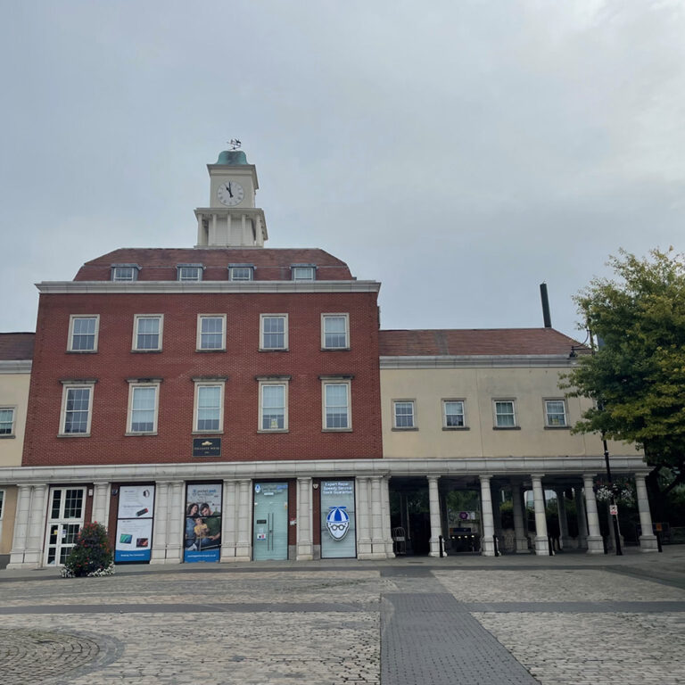 Kingsbury Romford RM1